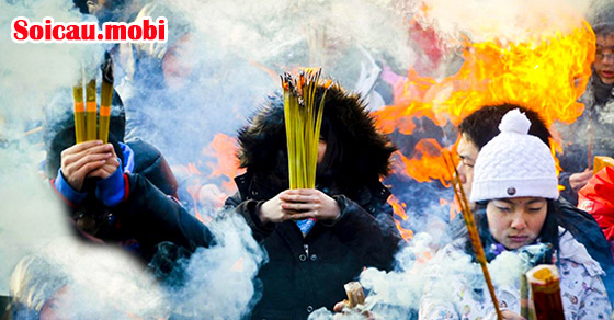 Xin số đề tại ngôi mộ, miếu, đền, chùa Xin số đề tại ngôi mộ, miếu, đền, chùa